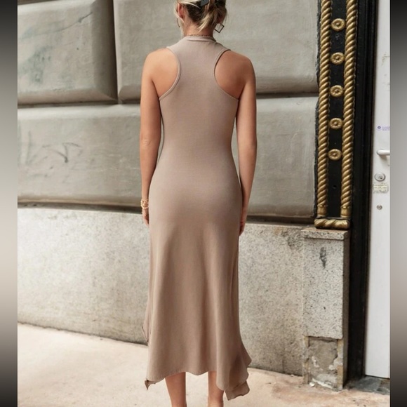 Asymmetrical Ruffle Dress - Picture 3 of 5